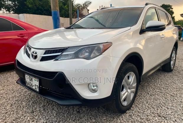 Toyota RAV4 Limited 4dr SUV AWD (2.5L 4cyl 6A) 2015 White