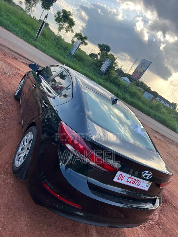Hyundai Elantra Limited Sedan FWD (2.0L 4cyl 6A) 2017 Black
