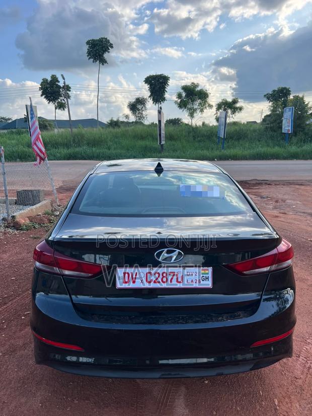 Hyundai Elantra Limited Sedan FWD (2.0L 4cyl 6A) 2017 Black