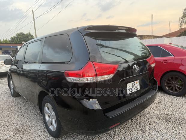 Toyota Sienna 2014 Black
