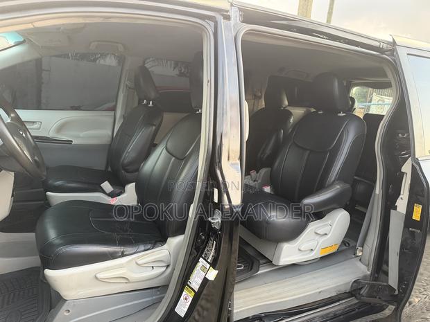 Toyota Sienna 2014 Black