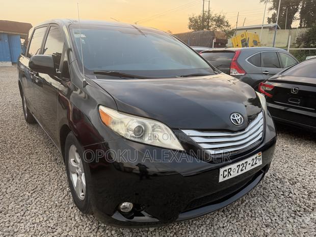 Toyota Sienna 2014 Black