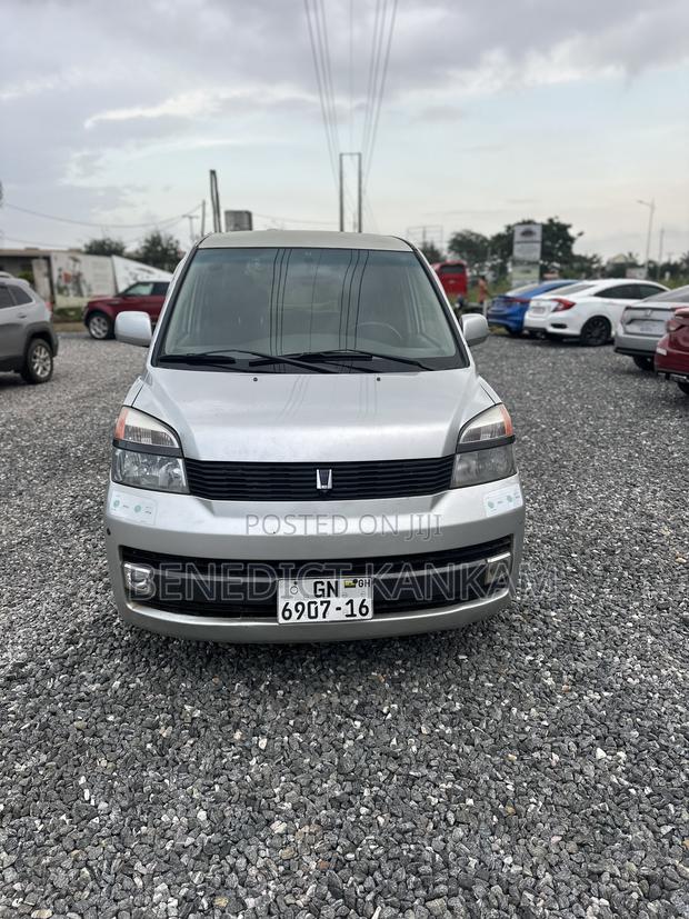 Toyota Voxy 2008 Silver