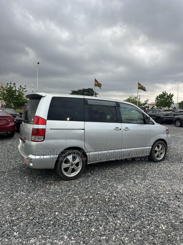 Toyota Voxy 2008 Silver