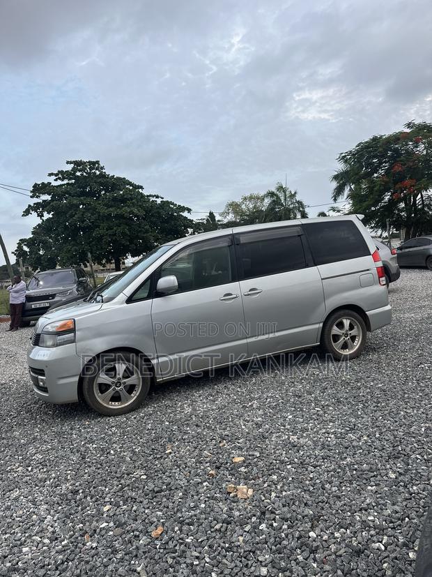 Toyota Voxy 2008 Silver