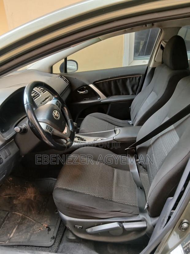 Toyota Avensis 2.0 Advanced Automatic 2012 Silver