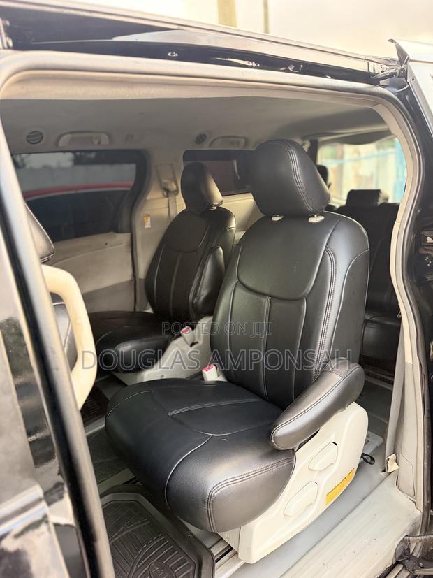 Toyota Sienna 2014 Black