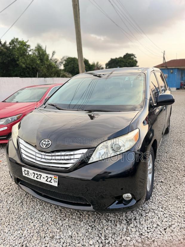 Toyota Sienna 2014 Black