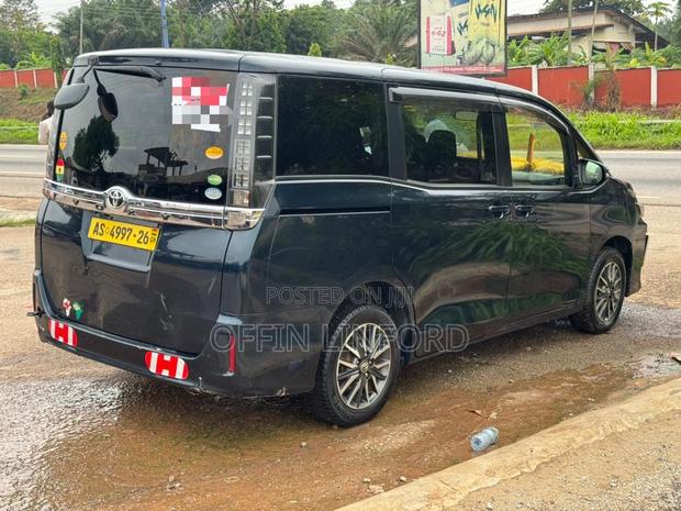 Toyota Voxy SV Premium 2014 Black