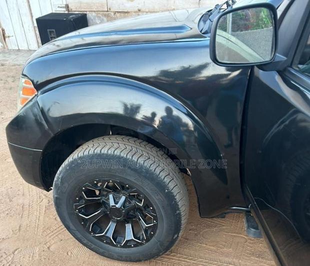 Nissan Frontier 2009 Black
