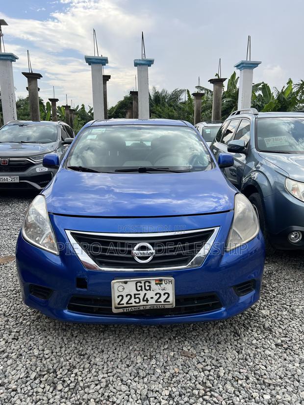 Nissan Versa 2013 Blue