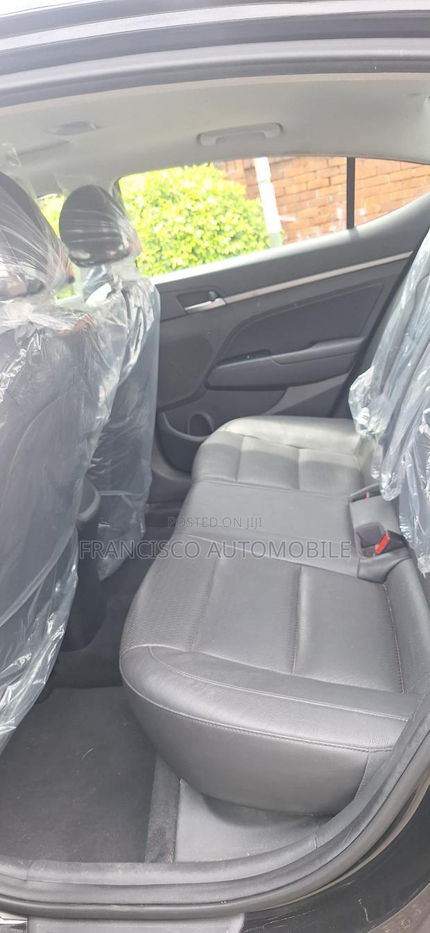 Hyundai Elantra Limited Sedan FWD (2.0L 4cyl 6A) 2017 Black