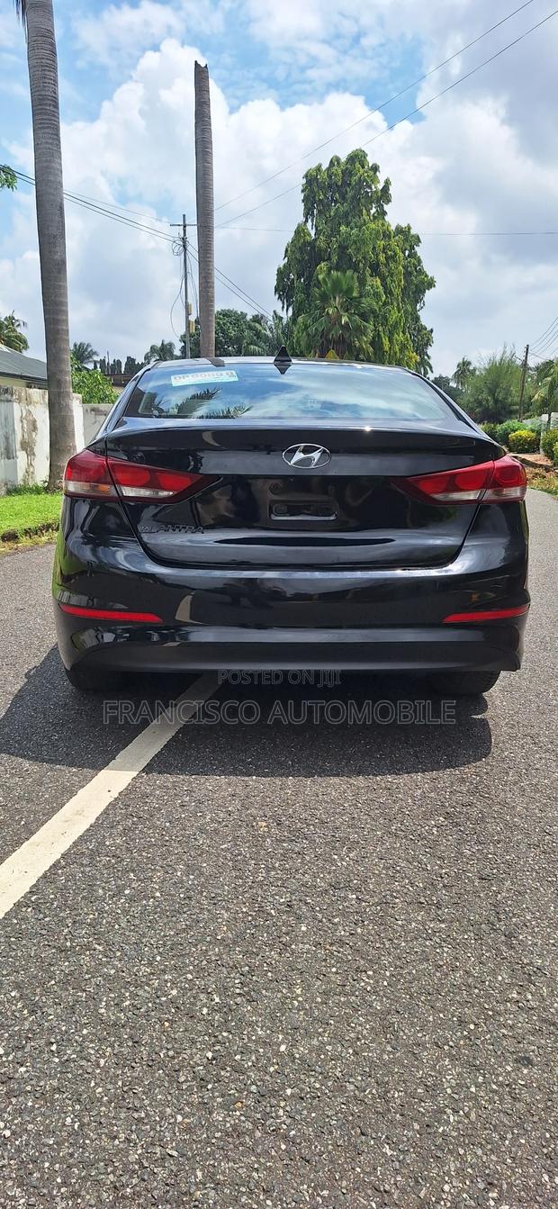 Hyundai Elantra Limited Sedan FWD (2.0L 4cyl 6A) 2017 Black