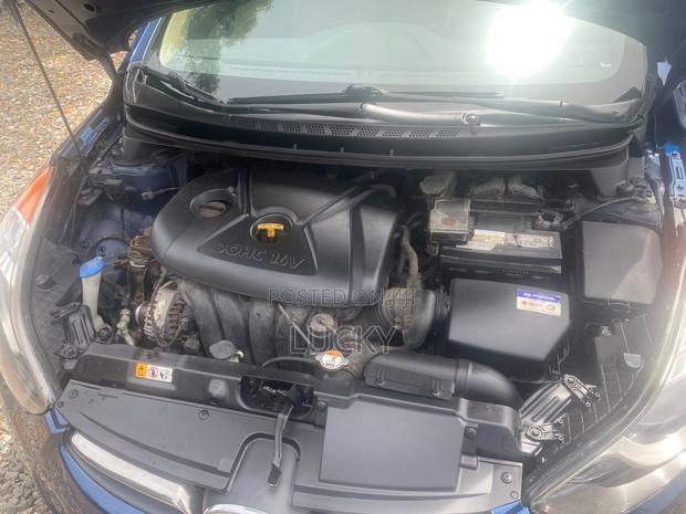 Hyundai Elantra Limited Sedan FWD (1.8L 4cyl 6A) 2013 Blue