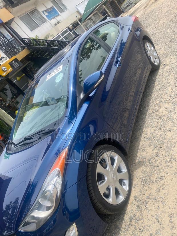 Hyundai Elantra Limited Sedan FWD (1.8L 4cyl 6A) 2013 Blue