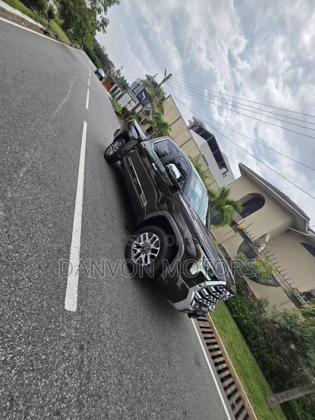 Toyota Tundra 1794 Edition CrewMax 4WD SB w/6.5' Bed (Hybrid) 2025