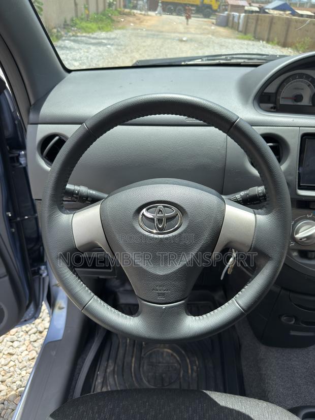 Toyota Sienta 1.5 FWD 2014 Blue