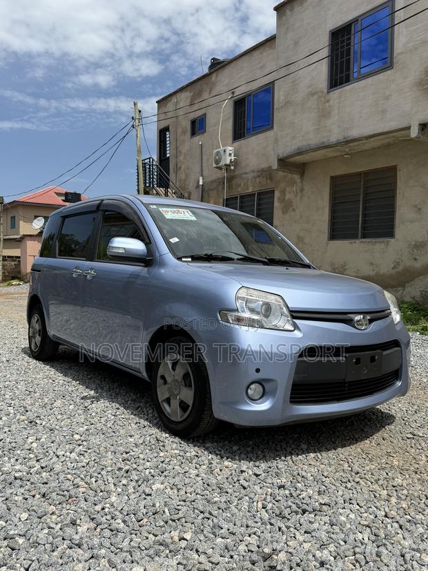 Toyota Sienta 1.5 FWD 2014 Blue