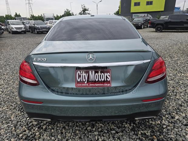 Mercedes-Benz E300 2019 Silver