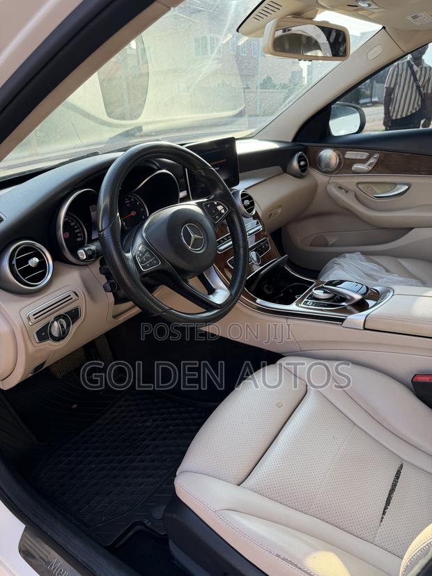 Mercedes-Benz C300 Luxury 4dr AWD 4Matic Sedan (2.0L 4cyl 7A) 2015