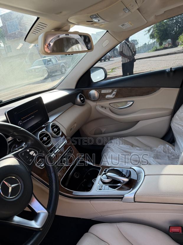Mercedes-Benz C300 Luxury 4dr AWD 4Matic Sedan (2.0L 4cyl 7A) 2015