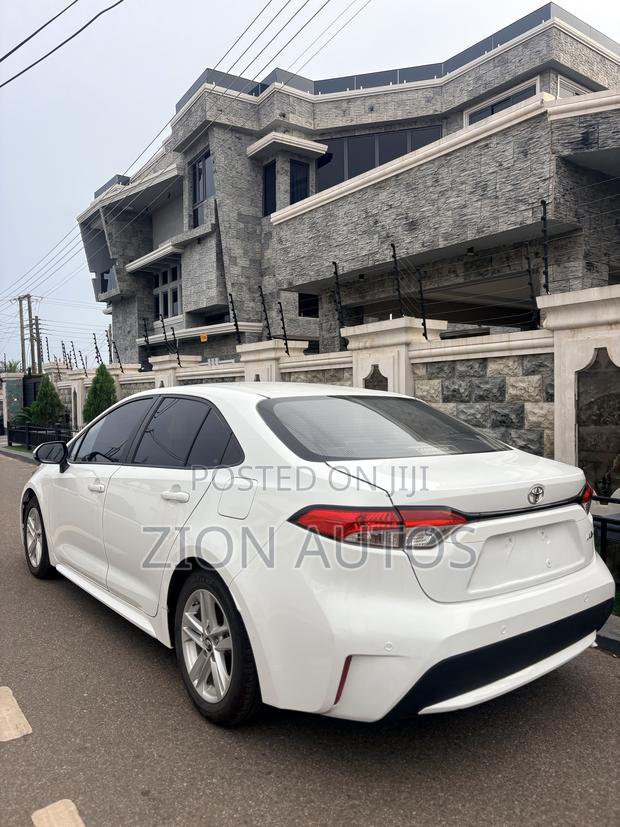 Toyota Corolla 2022 White