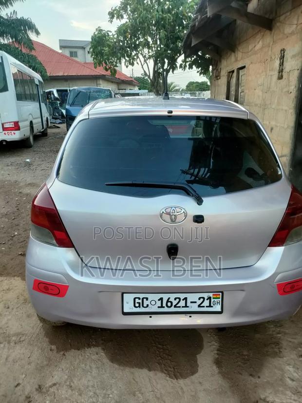 Toyota Vitz 2010 Gray