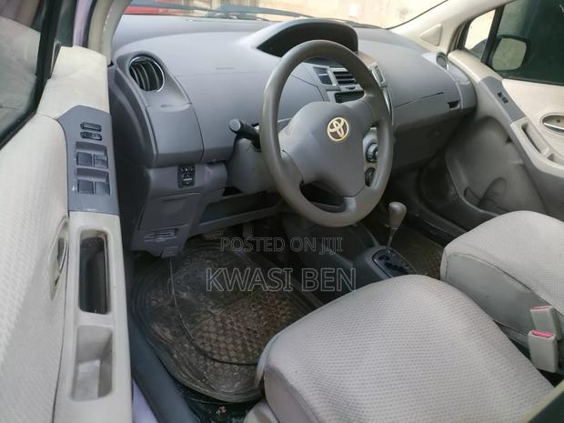 Toyota Vitz 2010 Gray