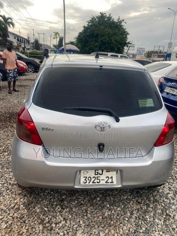 Toyota Vitz 2010 Silver
