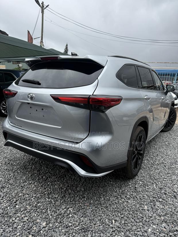 Toyota Highlander XSE AWD 2024 Silver