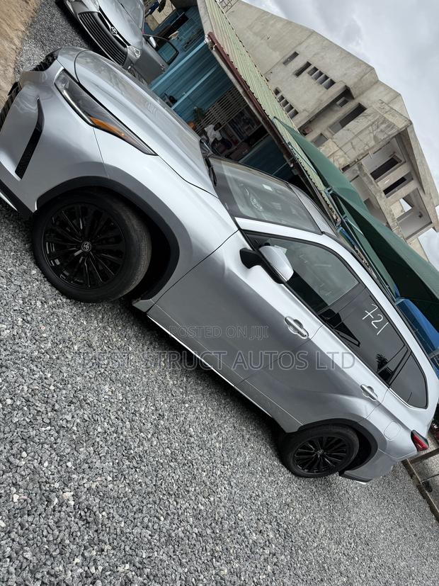 Toyota Highlander XSE AWD 2024 Silver