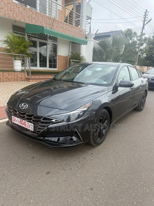 Hyundai Elantra SE 2022 Red