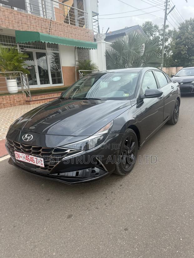 Hyundai Elantra SE 2022 Red