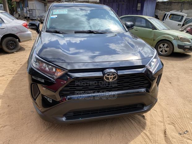 Toyota RAV4 LE 2022 Black