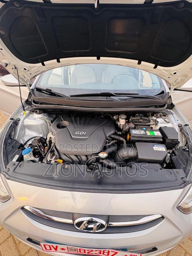 Hyundai Accent SE Sedan 2016 Silver