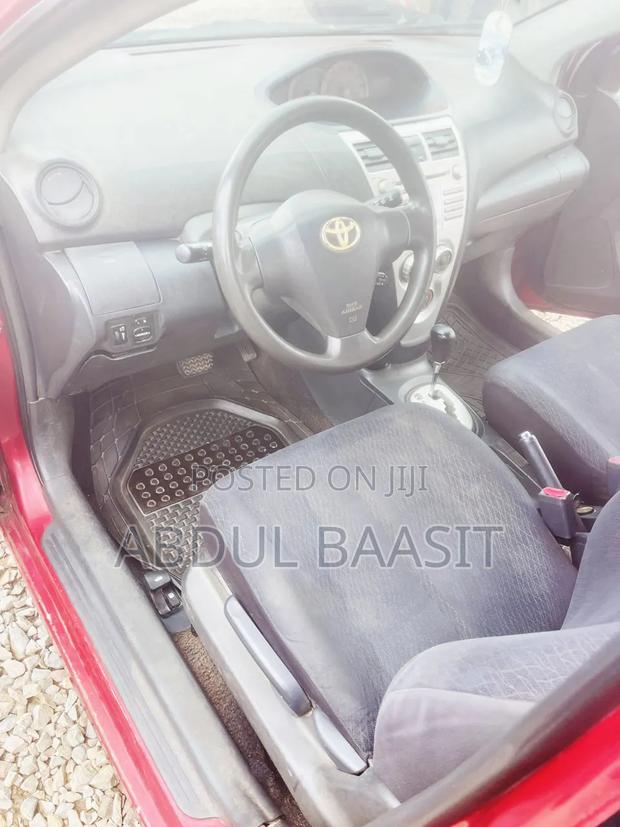 Toyota Yaris Base Hatchback 5dr 2010 Red