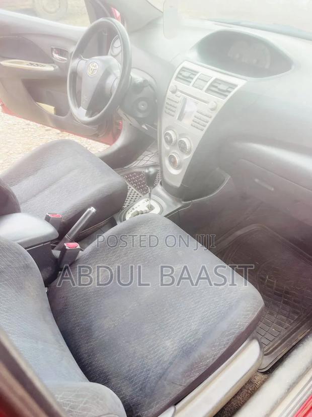 Toyota Yaris Base Hatchback 5dr 2010 Red