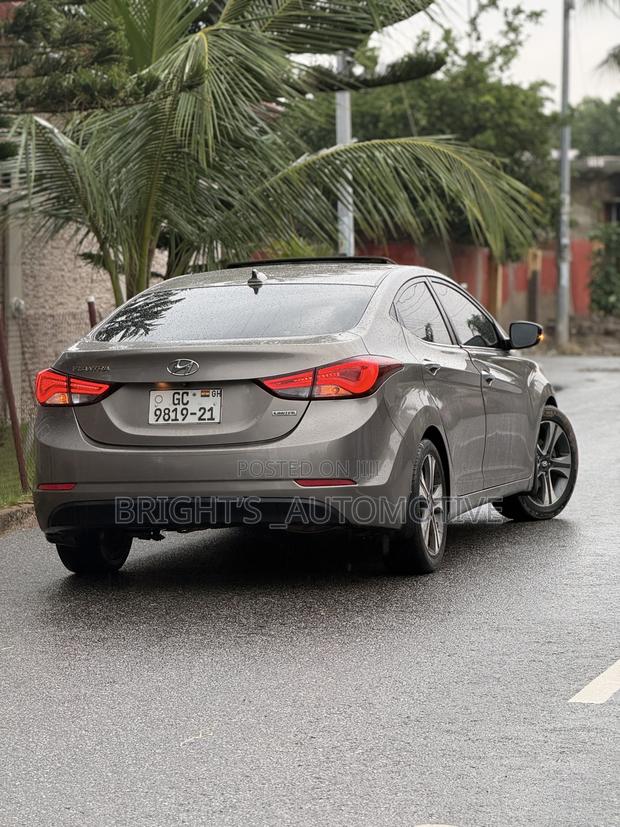 Hyundai Elantra Limited Sedan FWD (1.8L 4cyl 6A) 2016 Gray