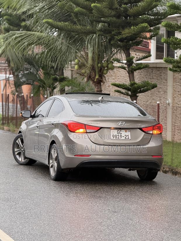 Hyundai Elantra Limited Sedan FWD (1.8L 4cyl 6A) 2016 Gray