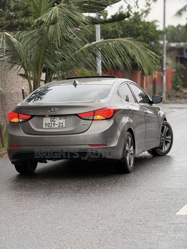 Hyundai Elantra Limited Sedan FWD (1.8L 4cyl 6A) 2016 Gray