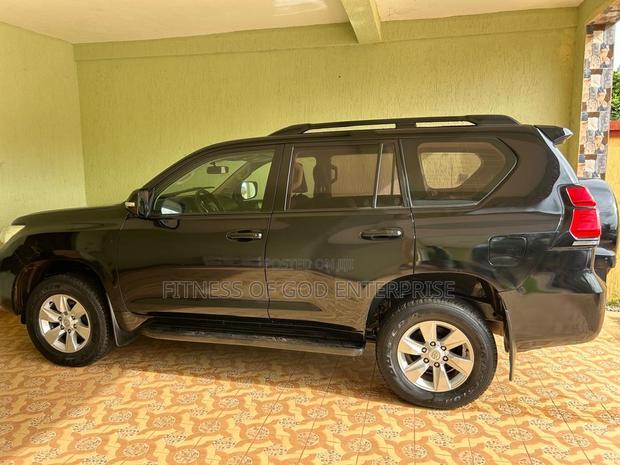 Toyota Land Cruiser Prado 2021 Black