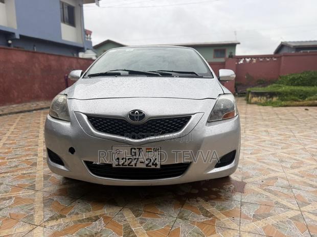 Toyota Belta 2010 Gray