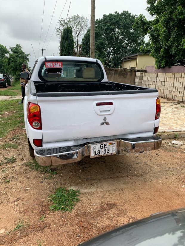 Mitsubishi L200 2010 White