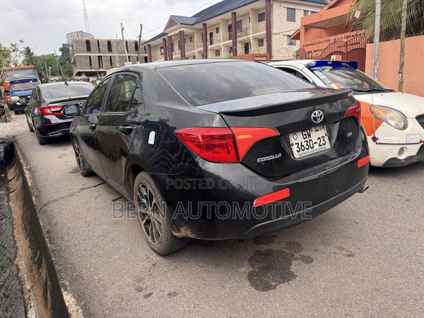 Toyota Corolla SE (1.8L 4cyl 2A) 2018 Black