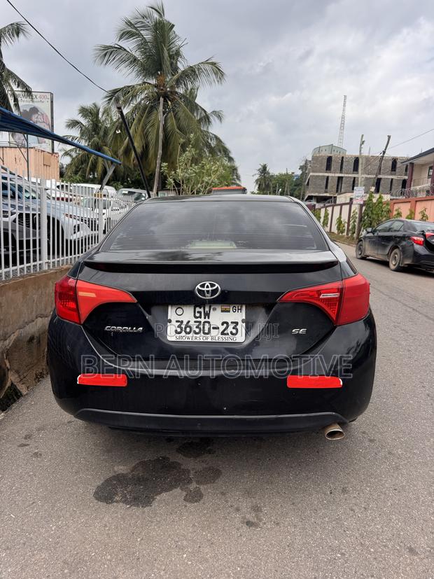 Toyota Corolla SE (1.8L 4cyl 2A) 2018 Black