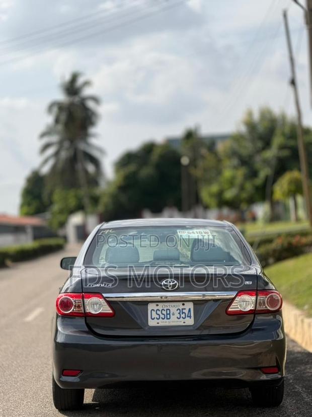 Toyota Corolla LE 4dr Sedan (1.8L 4cyl 4A) 2013 Gray