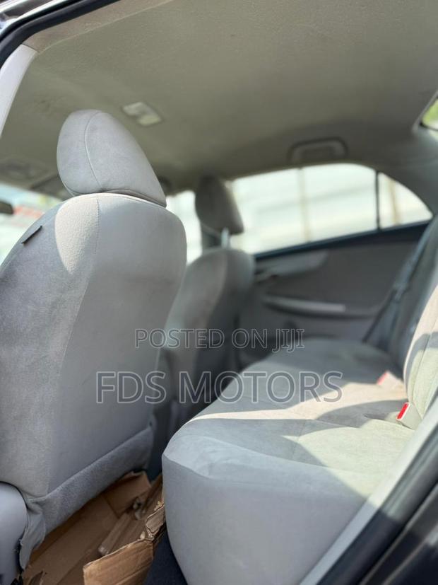 Toyota Corolla LE 4dr Sedan (1.8L 4cyl 4A) 2013 Gray
