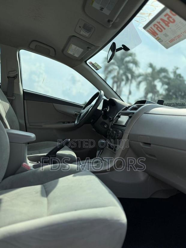 Toyota Corolla LE 4dr Sedan (1.8L 4cyl 4A) 2013 Gray