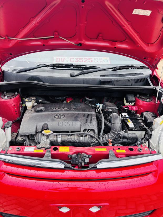 Toyota Sienta 1.5 FWD 2012 Red