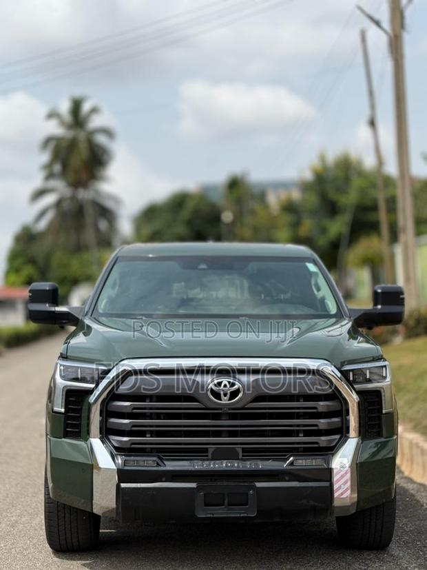 Toyota Tundra Limited CrewMax 5.5' Bed 2023 Green